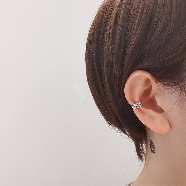 Meeste kõrvarõngad sõrmused mitme mudeli hõbedast värvi