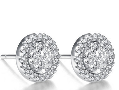 Vīriešu auskari ar apaļu formu un dekoratīviem akmeņiem