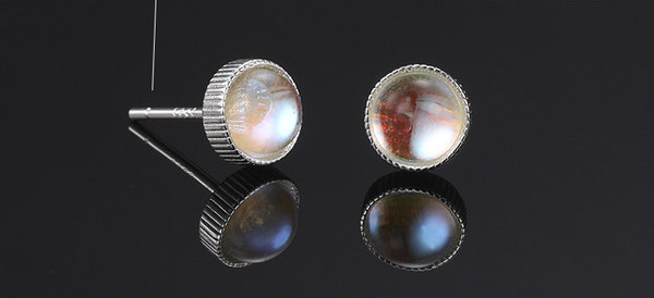 Ümmarguse kujuga meeste kõrvarõngad - hõbedast värvi