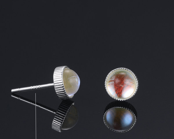 Ümmarguse kujuga meeste kõrvarõngad - hõbedast värvi