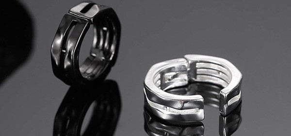 Ανδρικά δαχτυλίδια σε ασημί και μαύρο χρώμα