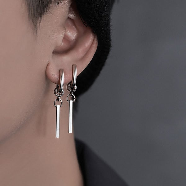 Ανδρικά μοντέρνα σκουλαρίκια σε ασημί χρώμα με μενταγιόν