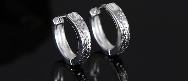 Stílusos férfi gyűrűk két színben