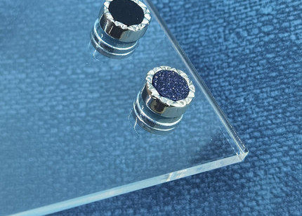 Jauna modeļa auskari vīriešiem apaļā formā