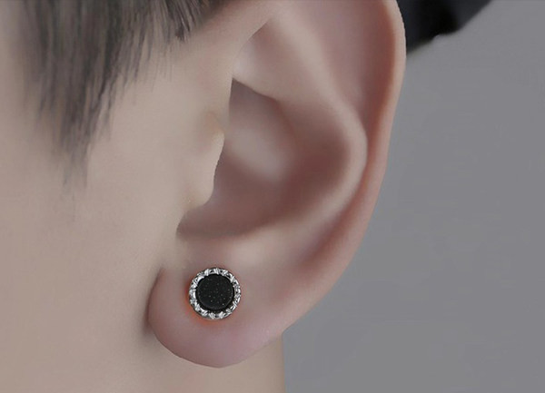 Jauna modeļa auskari vīriešiem apaļā formā