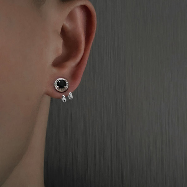 Vīriešu moderni auskari ar dekoratīviem akmeņiem