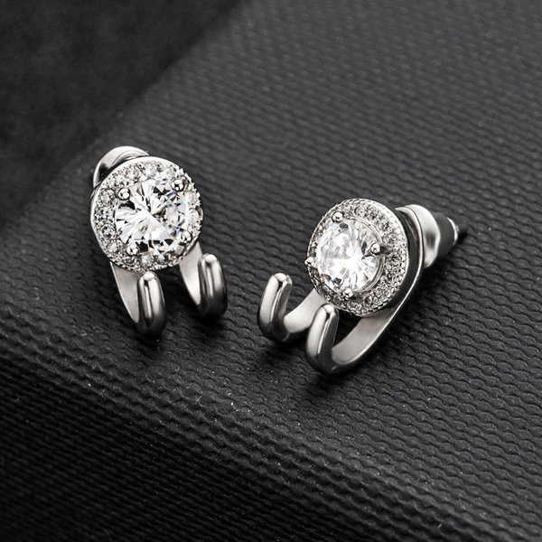 Vīriešu moderni auskari ar dekoratīviem akmeņiem