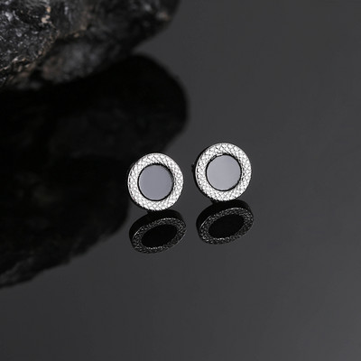 Vīriešu auskars apaļā formā - ar melnu akmentiņu