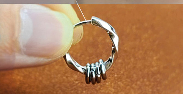 Νέο μοντέλο σκουλαρίκια δαχτυλίδια δύο χρωμάτων για άνδρες