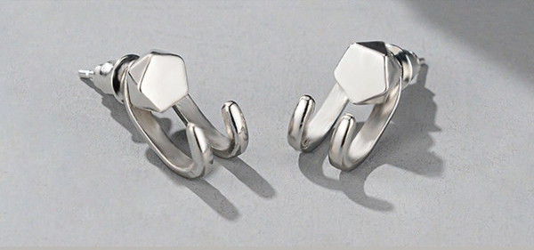 Vīriešu moderni divu krāsu auskari