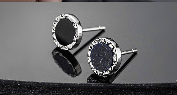 Vīriešu sudraba auskars ar melnu akmeni