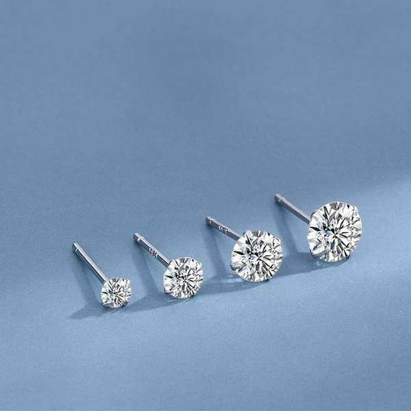 Par muških naušnica sa ukrasnim kamenčićem