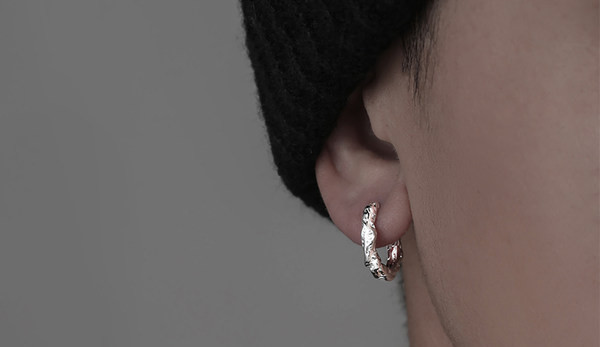 Ikdienas vīriešu auskari divās krāsās