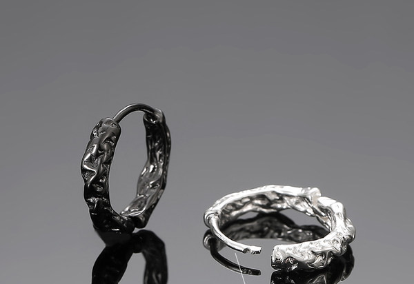 Ikdienas vīriešu auskari divās krāsās