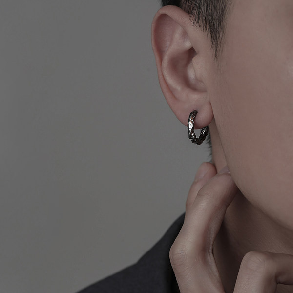 Ikdienas vīriešu auskari divās krāsās