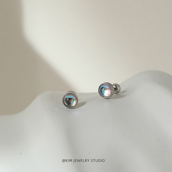 Vīriešu auskari ar akmeni