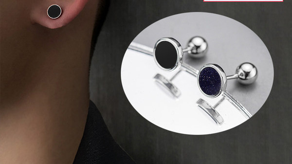 Ανδρικά σκουλαρίκια σε στρογγυλό σχήμα με μαύρη διακοσμητική πέτρα