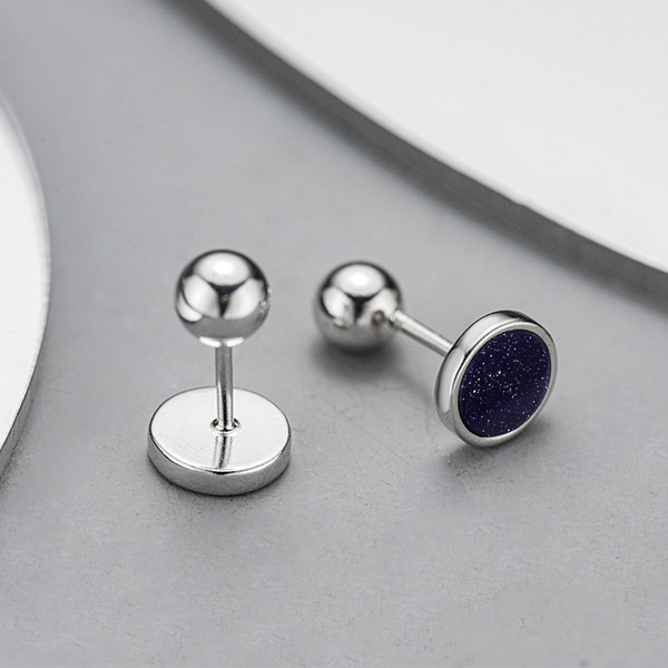 Ανδρικά σκουλαρίκια σε στρογγυλό σχήμα με μαύρη διακοσμητική πέτρα