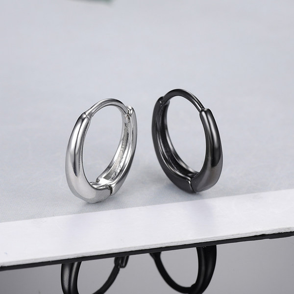 Ikdienas stīpas auskari sudraba un melnā krāsā