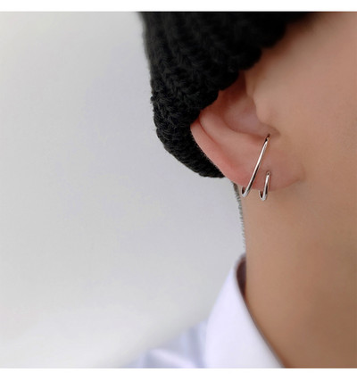 Vīriešu auskari ar modernu ģeometrisku dizainu