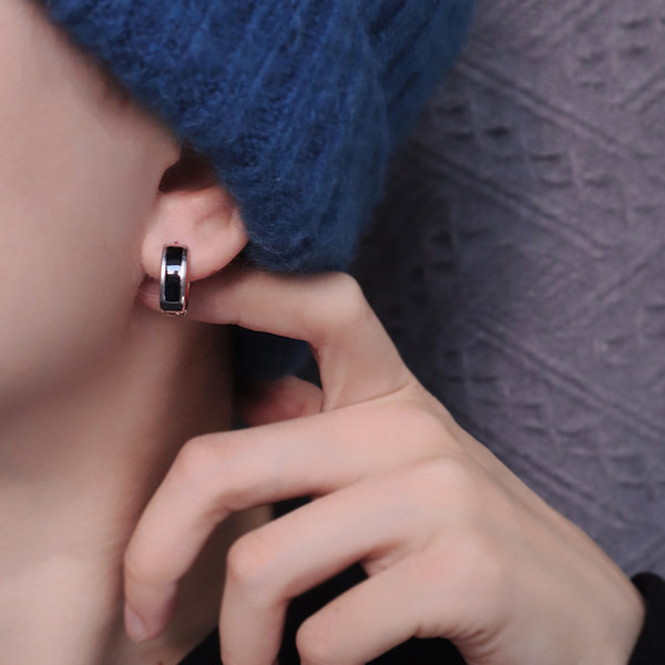 Ανδρικά δαχτυλίδια σε ασημί χρώμα με διακοσμητικές πέτρες