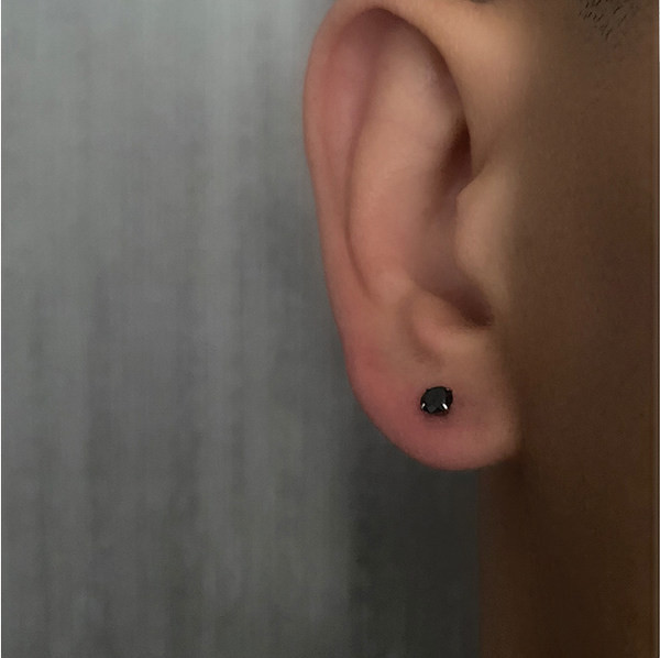 Ανδρικό σκουλαρίκι με διακοσμητική πέτρα