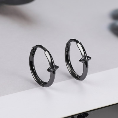 Vīriešu stīpas auskars ar krustiņu