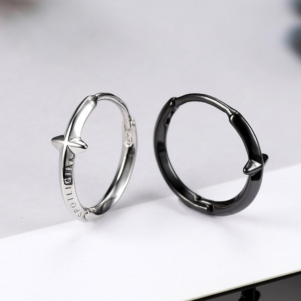 Vīriešu stīpas auskars ar krustiņu