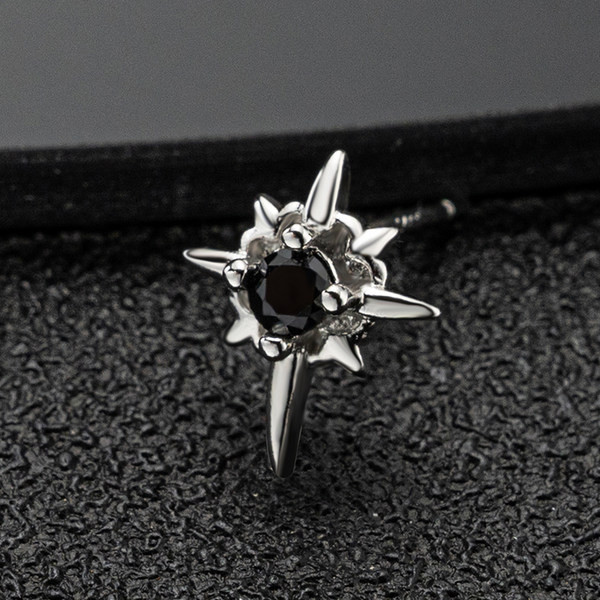 Vīriešu zvaigžņu auskari ar dekoratīviem akmeņiem