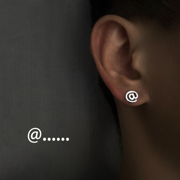 Ikdienas vīriešu auskari sudraba krāsā