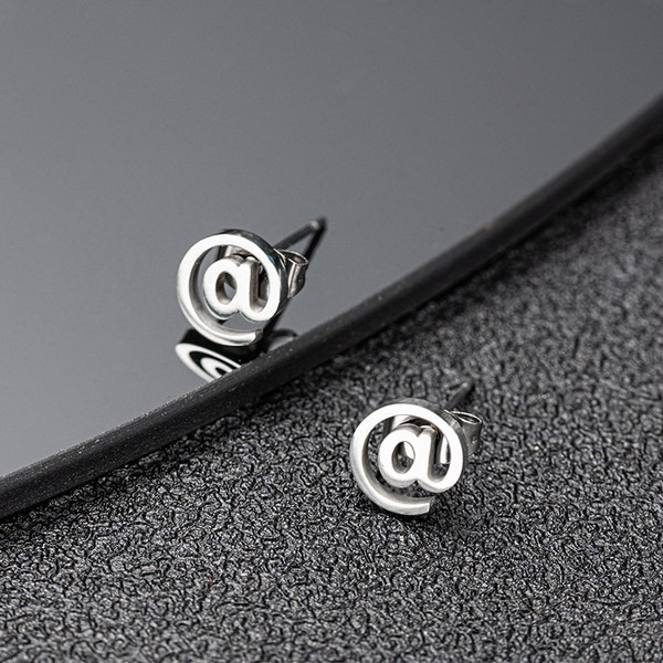 Ikdienas vīriešu auskari sudraba krāsā