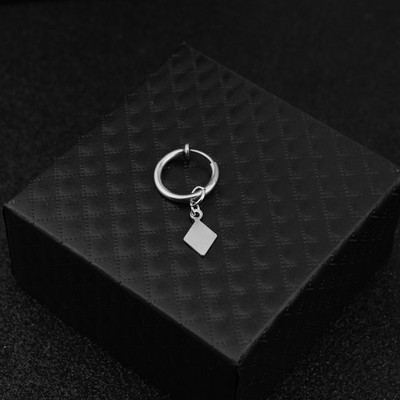 Ανδρικά σκουλαρίκια σε ασημί χρώμα - με μενταγιόν