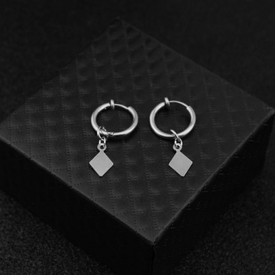 Ανδρικά σκουλαρίκια σε ασημί χρώμα - με μενταγιόν