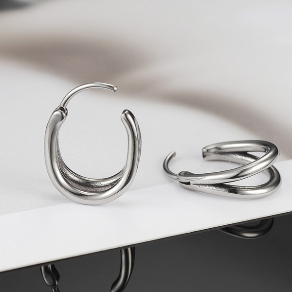 Vīriešu auskaru gredzeni tīrs modelis