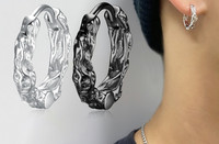 Jauns vīriešu auskaru modelis sudraba un melnā krāsā