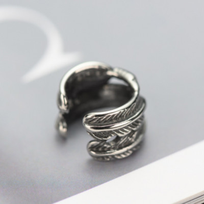 Jauns vīriešu auskaru modelis sudraba un melnā krāsā