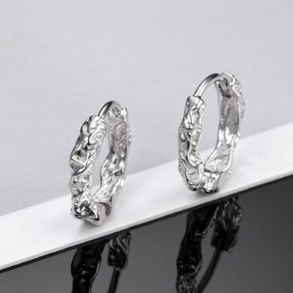 Jauns vīriešu auskaru modelis sudraba un melnā krāsā