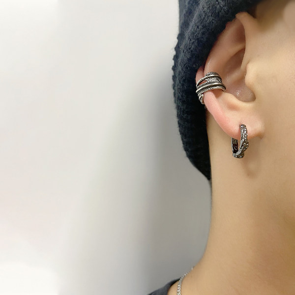 Jauns vīriešu auskaru modelis sudraba un melnā krāsā