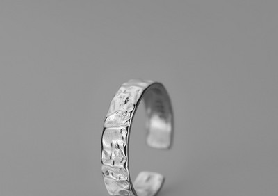 Vīriešu gredzens sudraba krāsā