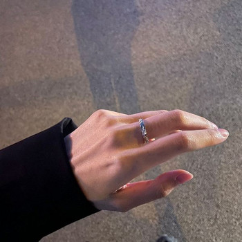 Μοντέρνο ανδρικό δαχτυλίδι - σε ασημί χρώμα