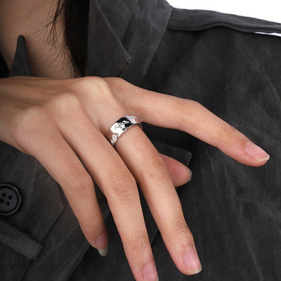 Moderns vīriešu gredzens - sudraba krāsā