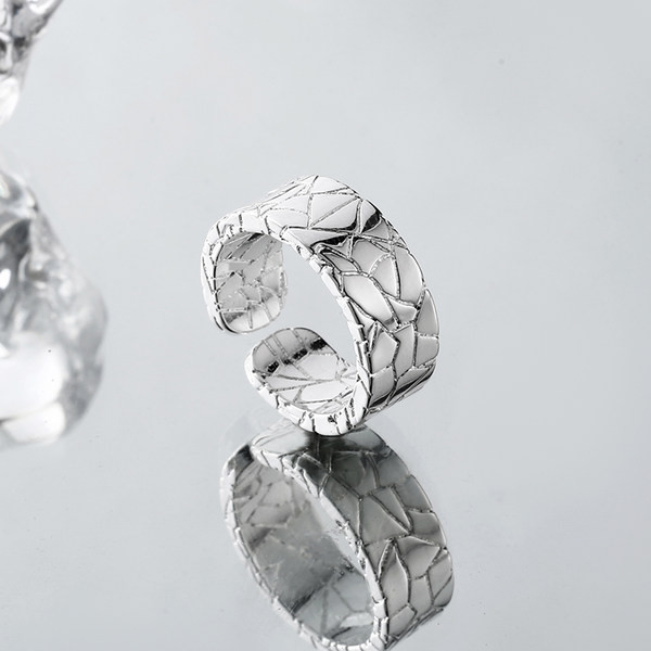 Muški prsten - od čelika