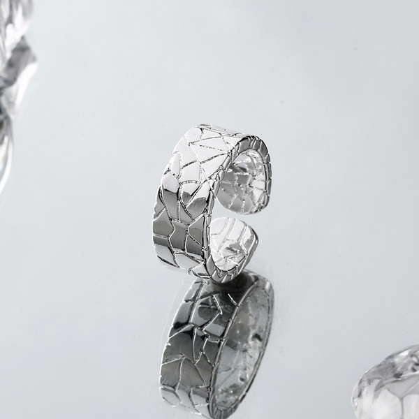 Muški prsten - od čelika