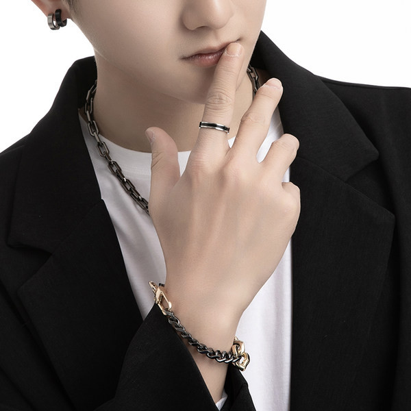 Ανδρικό δαχτυλίδι σε ασημί χρώμα