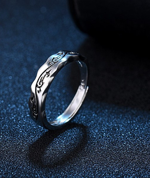 Νέο μοντέλο χαραγμένο ανδρικό δαχτυλίδι σε ασημί χρώμα