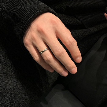 Ανδρικό δαχτυλίδι τύπου κρίκου - σε ασημί χρώμα