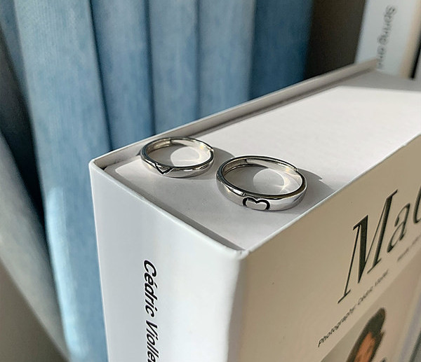 Ανδρικό δαχτυλίδι τύπου κρίκου - σε ασημί χρώμα