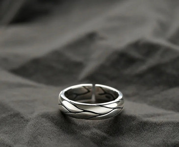 Mūsdienu vīriešu gredzens vairāki modeļi