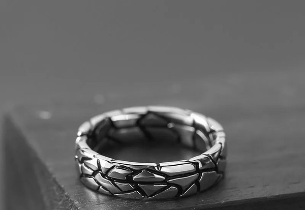 Mūsdienu vīriešu gredzens vairāki modeļi