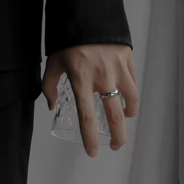 Mūsdienu vīriešu gredzens vairāki modeļi